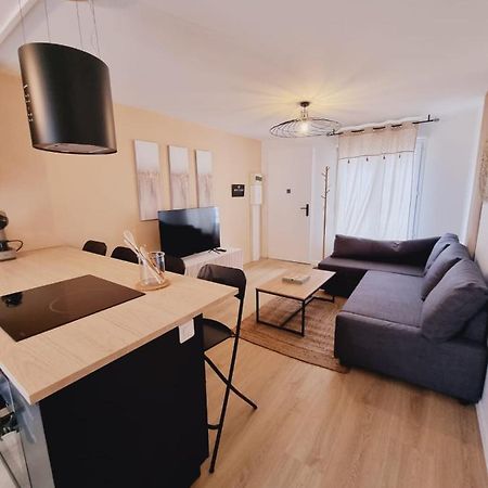 Duplex Neuf Centre Ville Avec Parking Neauphle-le-Château Екстериор снимка